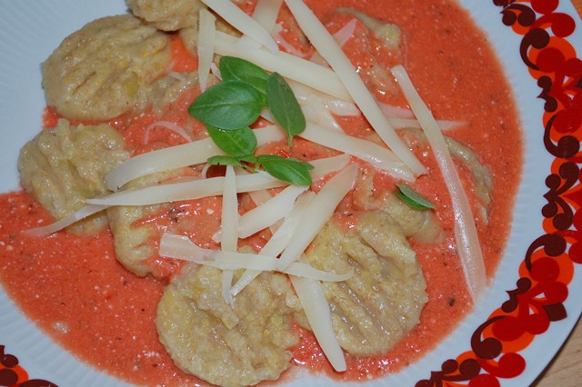 Erdäpfelnockerl in Paradeisersauce