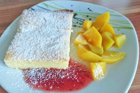 Grießauflauf mit Fruchtsauce