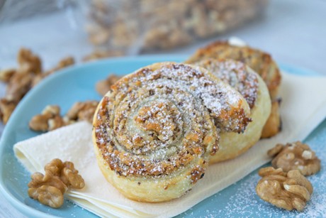 Schnecken mit Apfel-Nuss-Fülle