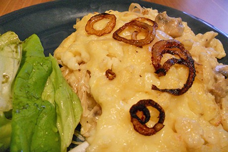 Überbackene Käse-Spätzle mit Pilzen