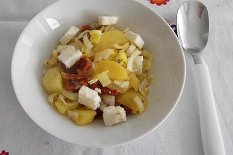 Tomaten Kartoffel Salat mit Schafkäse