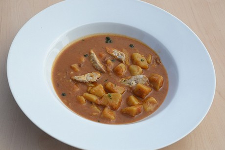 Kartoffelgulasch mit kurz angebratenem Fleisch