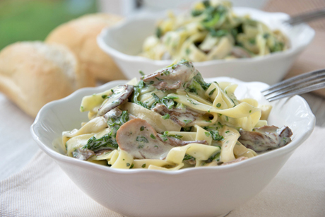 Tagliatelle in Spinat-Steinpilz Sauce