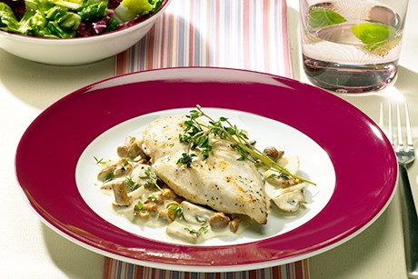 Hühnerbrust in Alufolie mit Pilzen und Thymian
