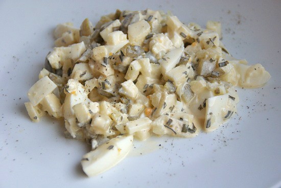 Skandinavischer Salat mit Ei