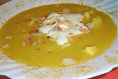 Currycremesuppe mit Hühnchen