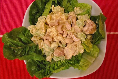 Fruchtiger Hähnchensalat mit Currydressing