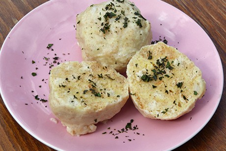 Grießknödel mit Weißbrot