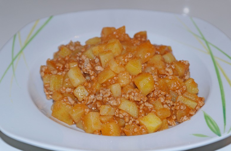 Omas Erdäpfelgulasch