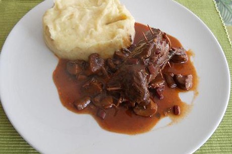 Rindsroulade in Champignonsauce mit Kartoffel-Sellerie Püree