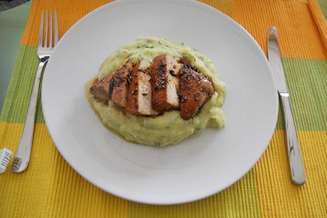 Marinierte Hendlbrust mit Petersilpüree