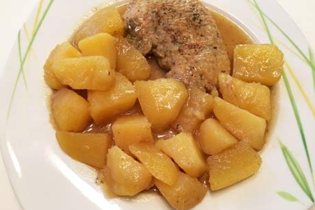 Kotelett mit Kartoffeln und Sauce