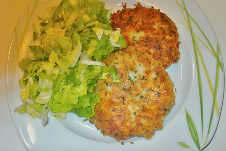 Pressknödel mit Salat