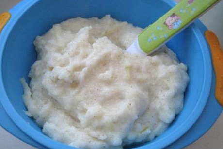 Apfel-Griessbrei