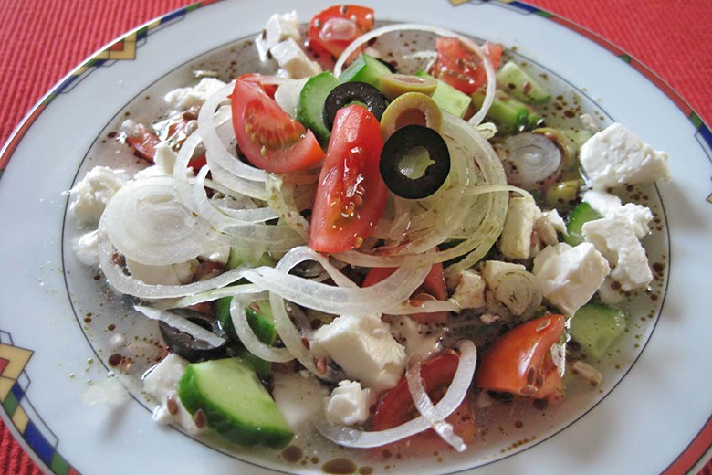 Bunter griechischer Salat