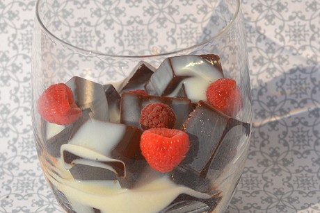 Mokkagelee mit Kokossauce