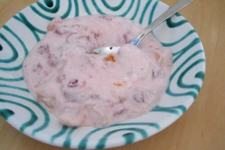 Erdbeerjoghurt mit Marillen