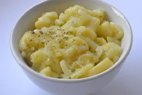 Kartoffelsalat mit klarer Kräutermarinade