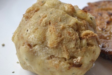 Gebackene Semmelknödel