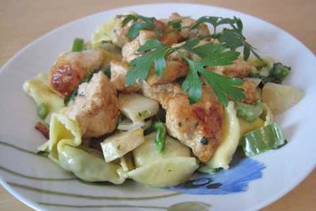 Tortellini-Gemüsepfanne mit Huhn