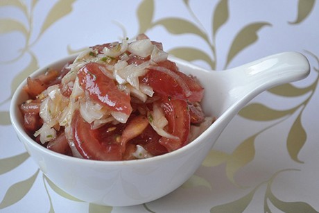 Tomatensalat mit Kräutermarinade