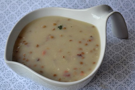 Gebundene Linsensuppe mit Speck