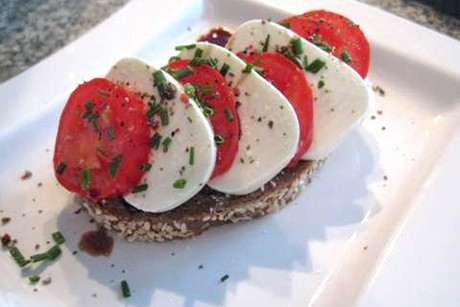 Tomaten-Schafskäse-Brot