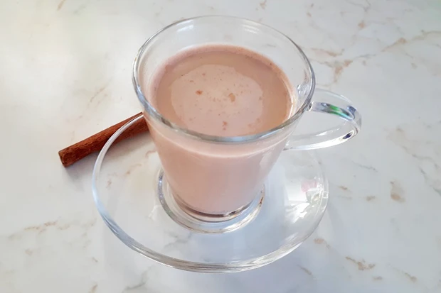 Kaffee mit Kardamom oder Zimt
