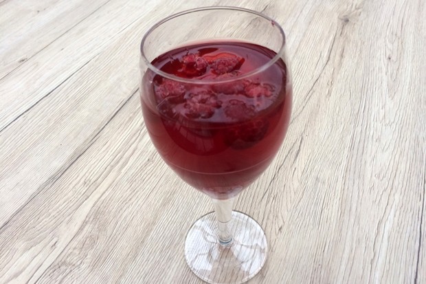Fruchttee mit Himbeeren