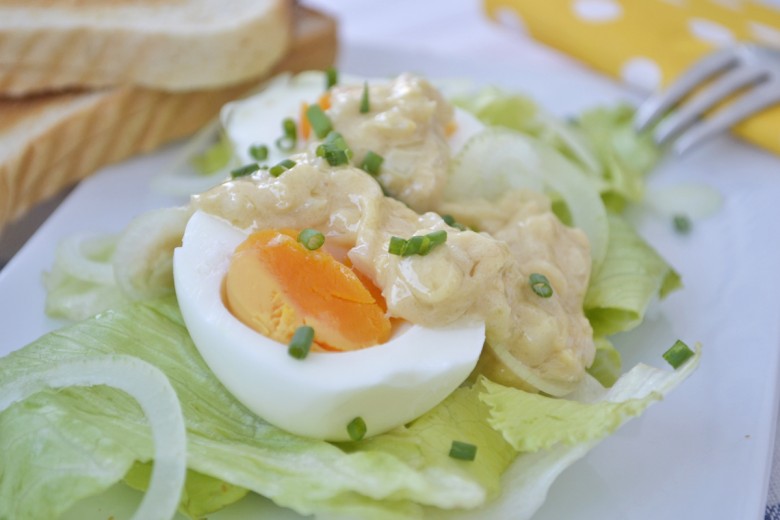 Eier in pikanter Soße