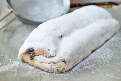 Rustikaler Nussstollen