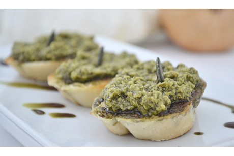 Kernölpesto auf Baguette