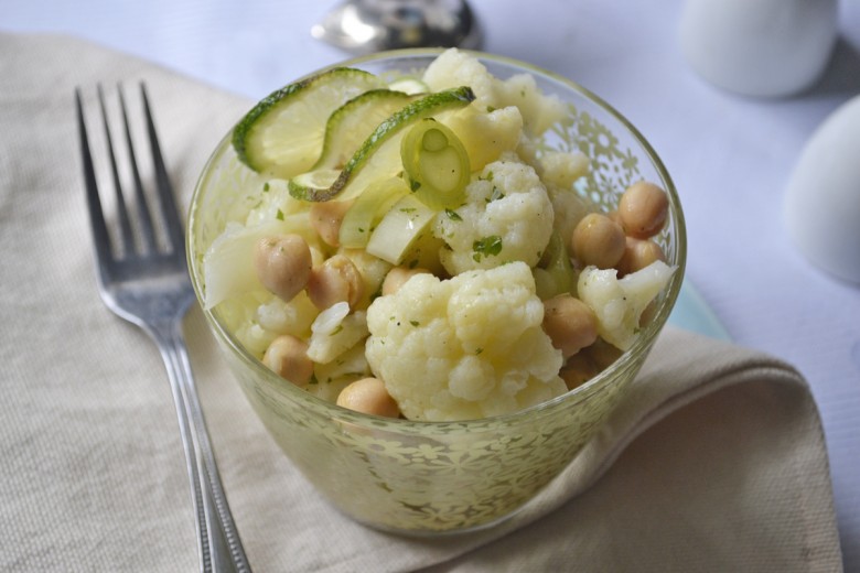Karfiolsalat mit Kichererbsen