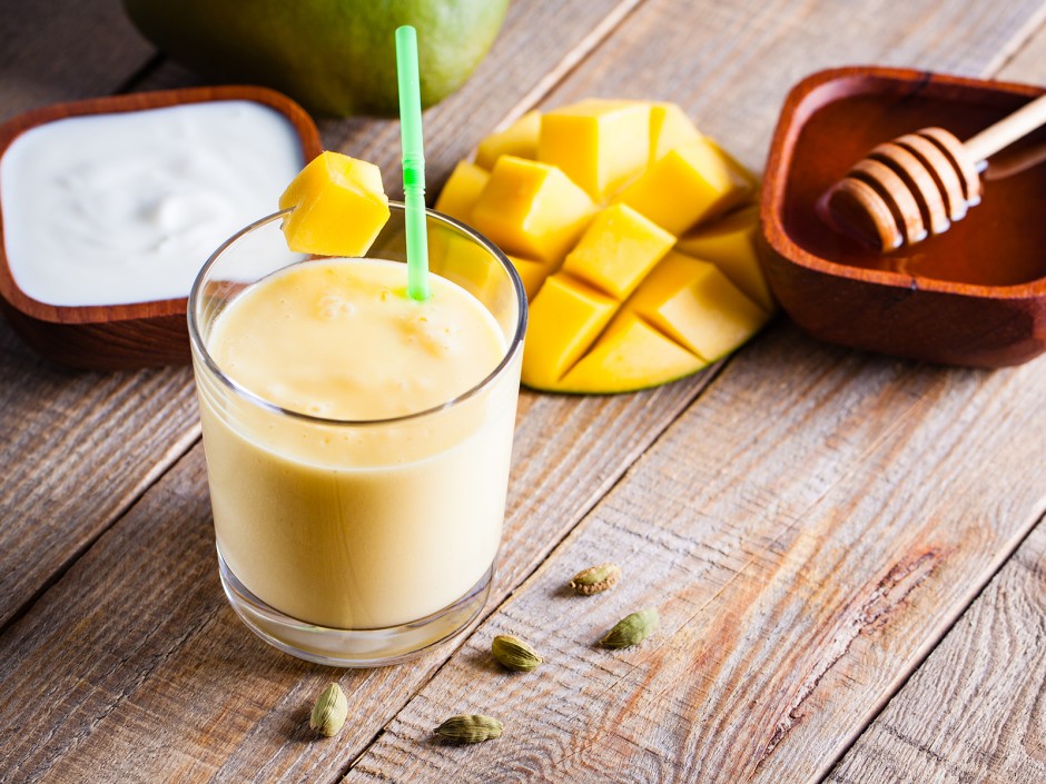 Mango-Lassi mit Kokos