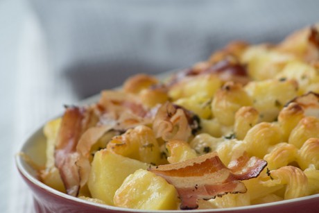 Schweizer Nudel Auflauf mit Bergkäse