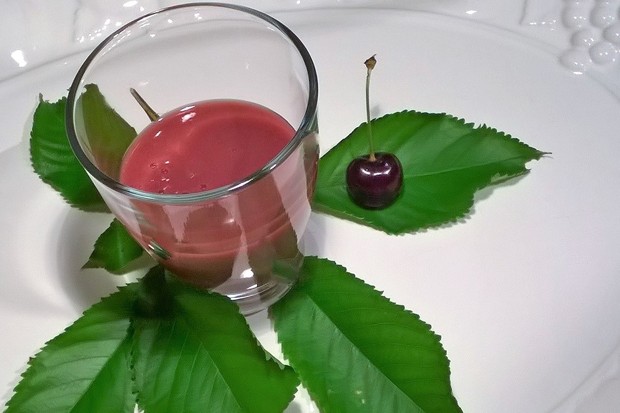 Kirschen-Smoothie mit Kardamom