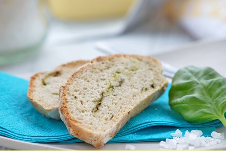 Brot mit Kräutersalz