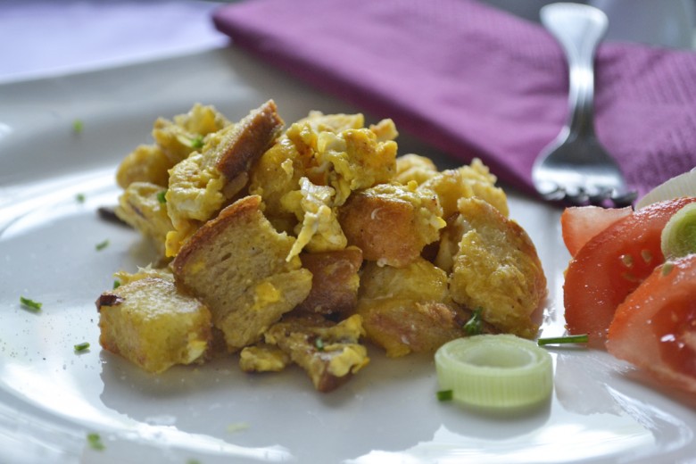 Eierspeise mit Brotstücke