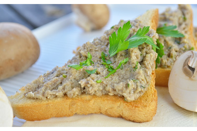 Champignons-Aufstrich auf Toast