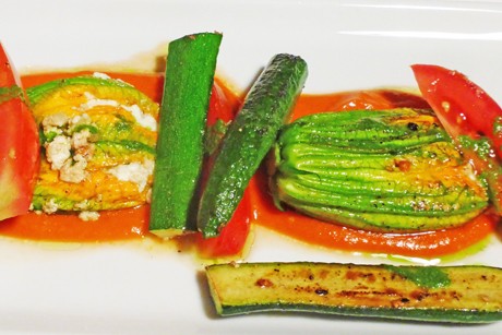 Gefüllte Zucchiniblüten