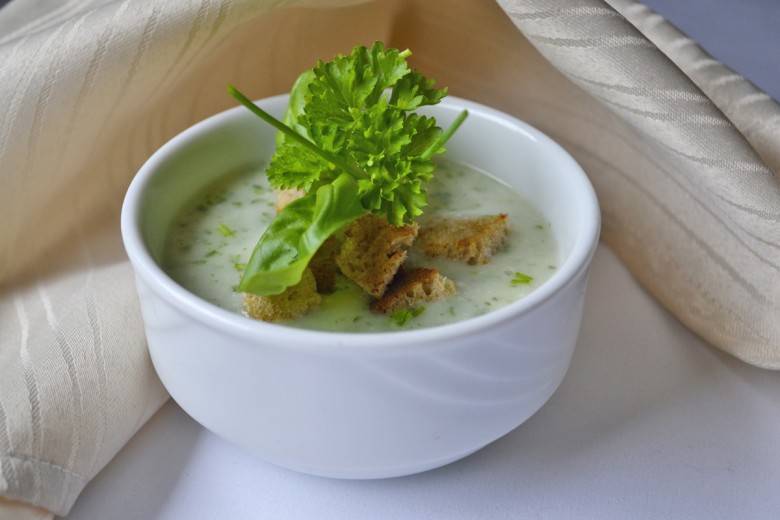 Gartenkräutersuppe