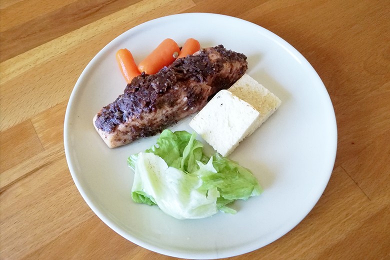 Lachsfilet mit Olivenpaste