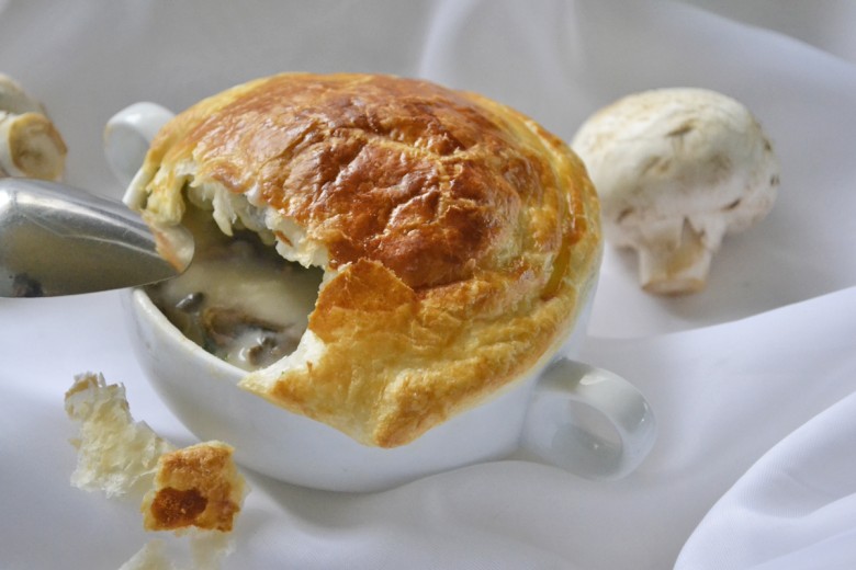 Champignonsuppe mit Haube