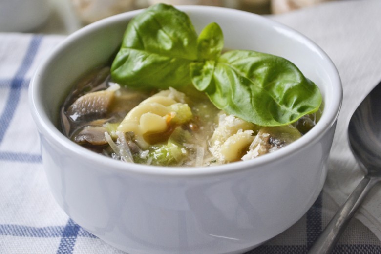 Champignonsuppe mit Nudeln und Worcestershiresauce