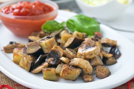 Melanzani mit Pilzen