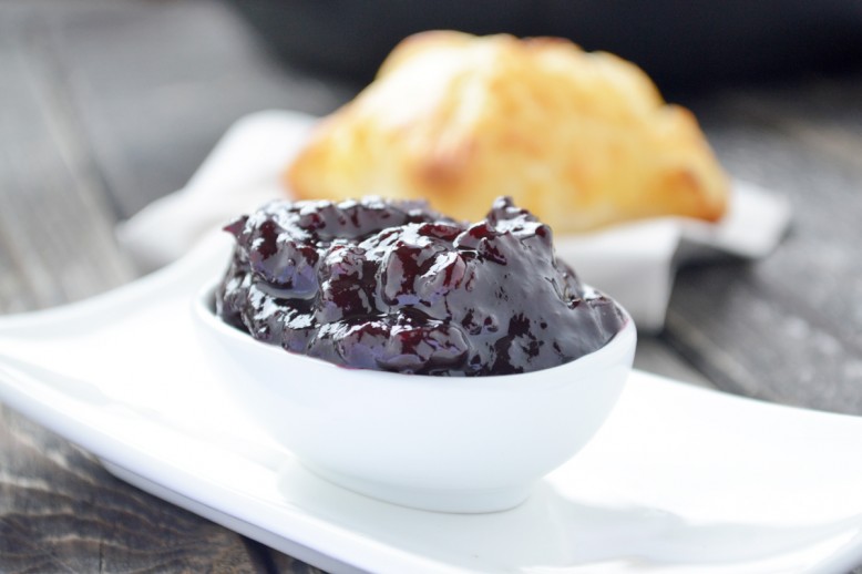Schwarzes Ribiselgelee