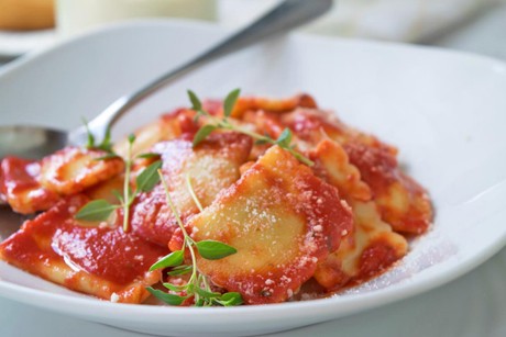 Ravioli mit Oregano und Paprika