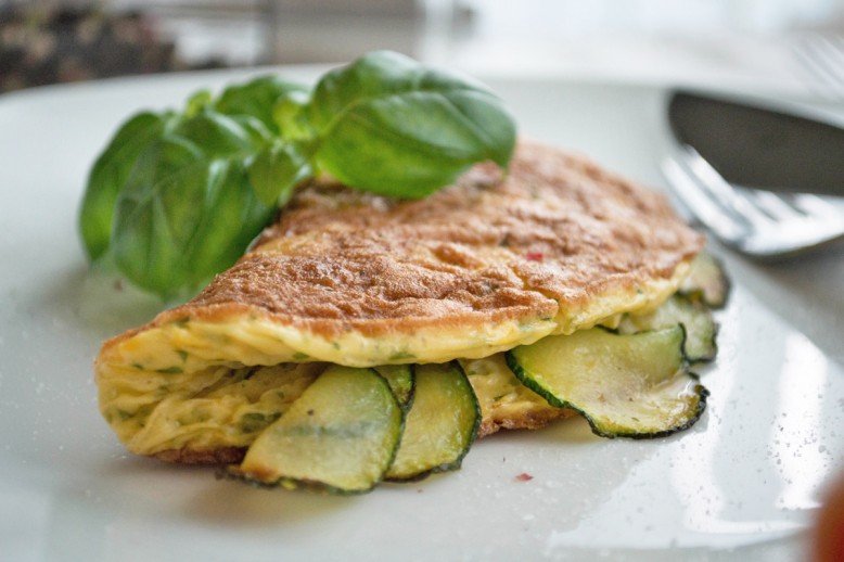 Basilikumomelett mit Zucchini