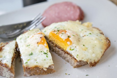 Käse-Spiegeleier
