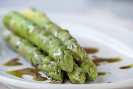 Spargel mit Kürbiskernöl